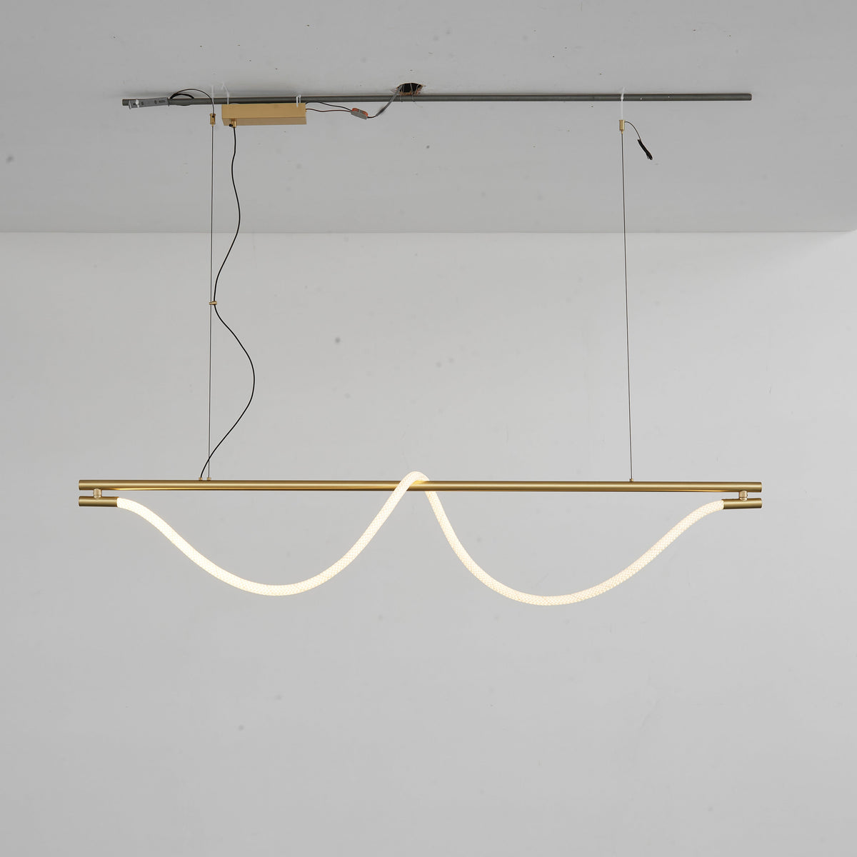 Lustre linéaire guidé par câble WOMO-WM2742