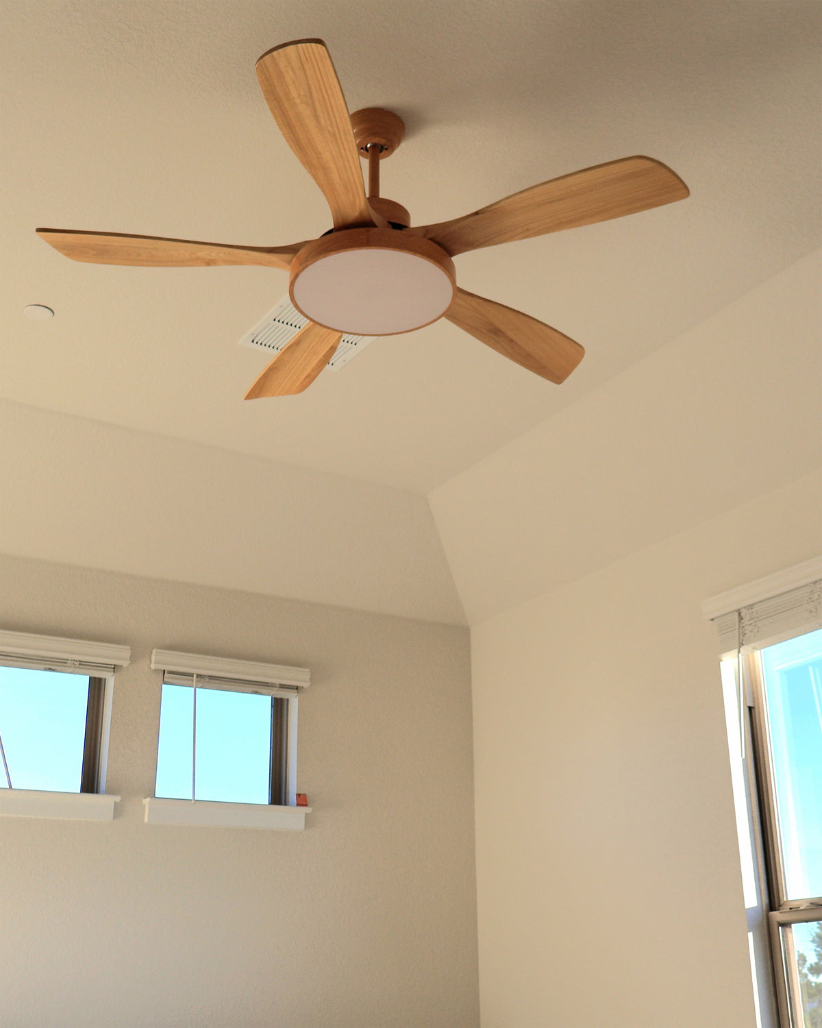 WOMO Scandi Ventilateur de plafond réversible avec lumière WM5002