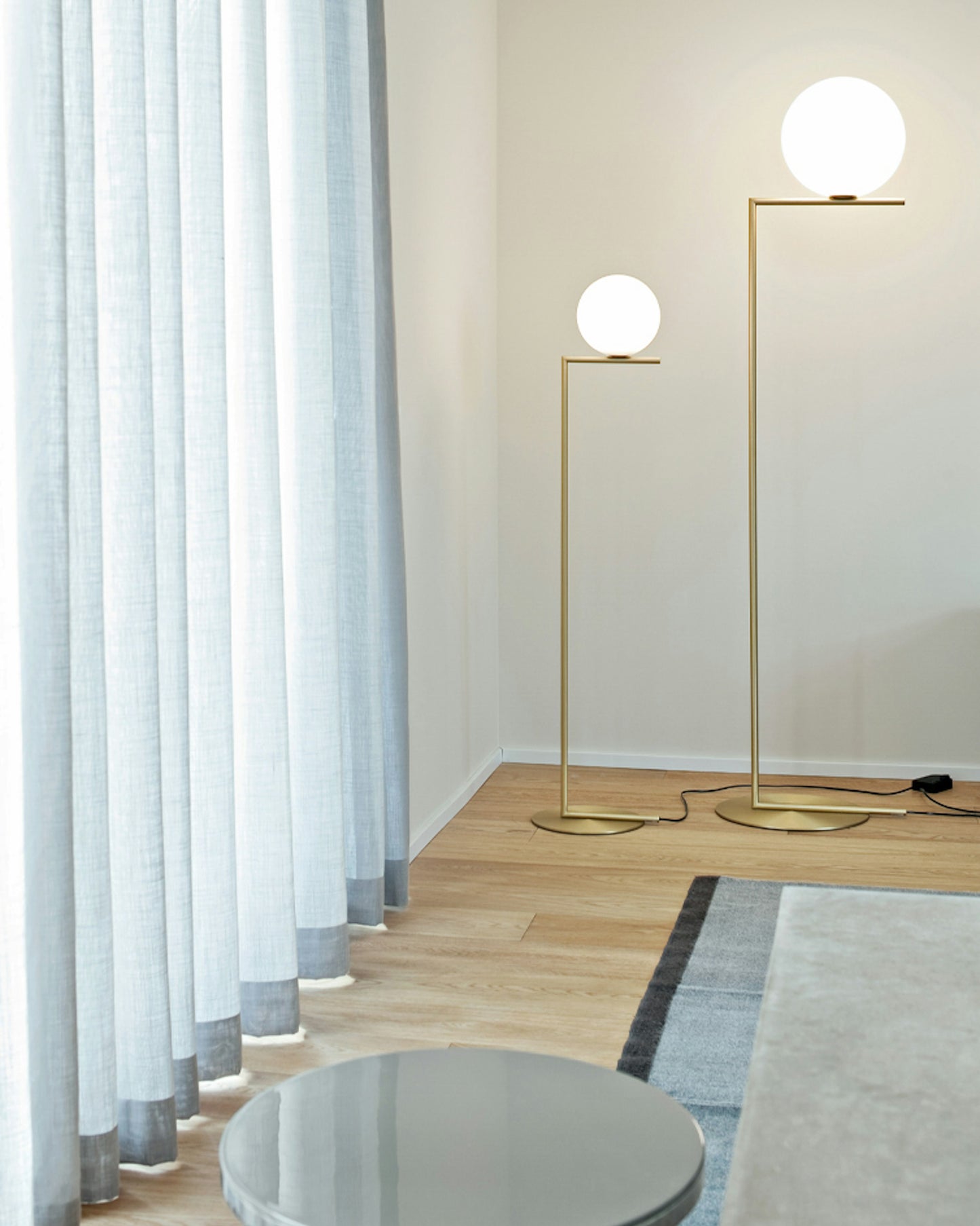 WOMO Glass Globe Floor Lamp-WM7128