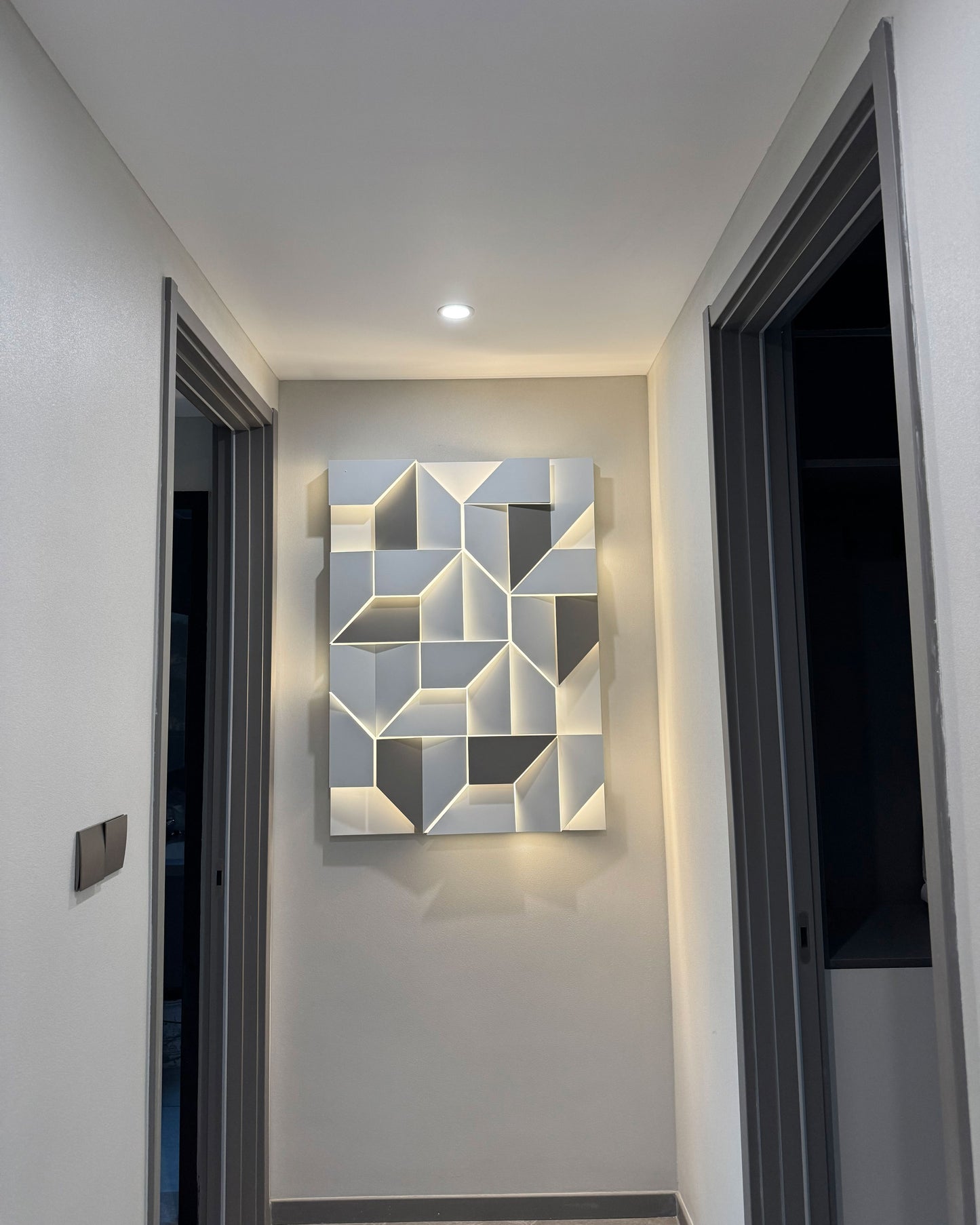 WOMO Rectangular Sculptural Art Wall Sconce-WM6020