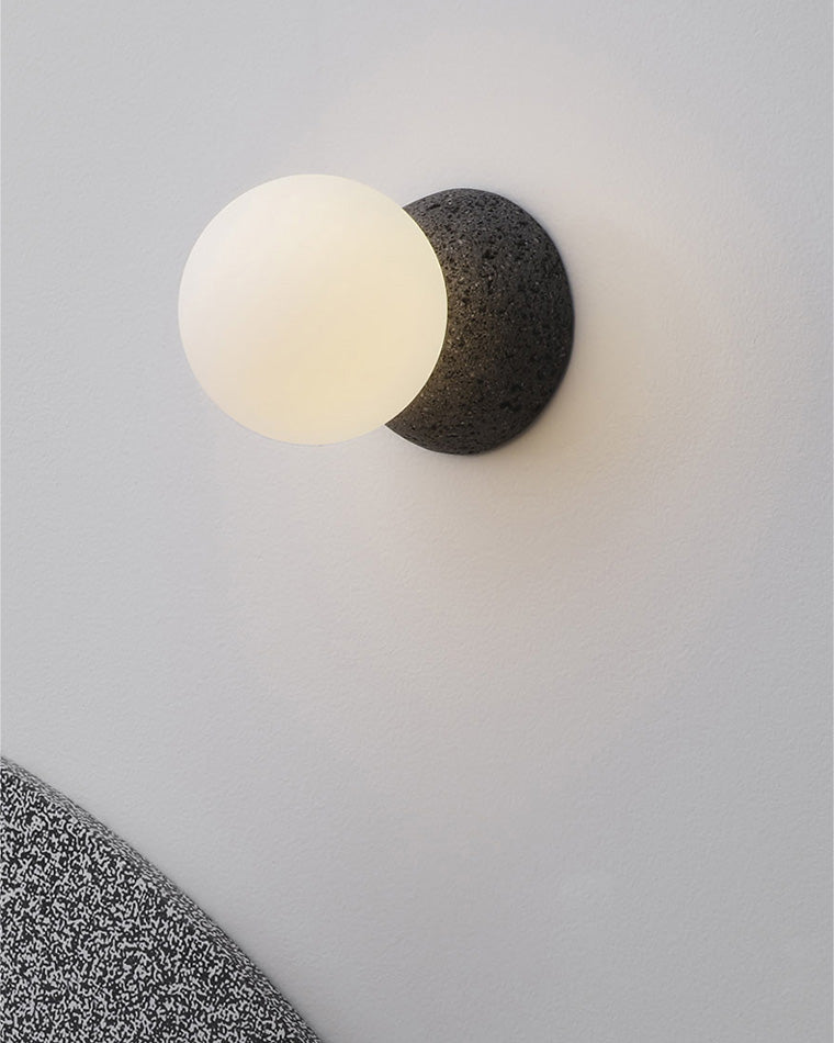 WOMO Wandleuchte mit weißer und schwarzer Glaskugel - WM6103