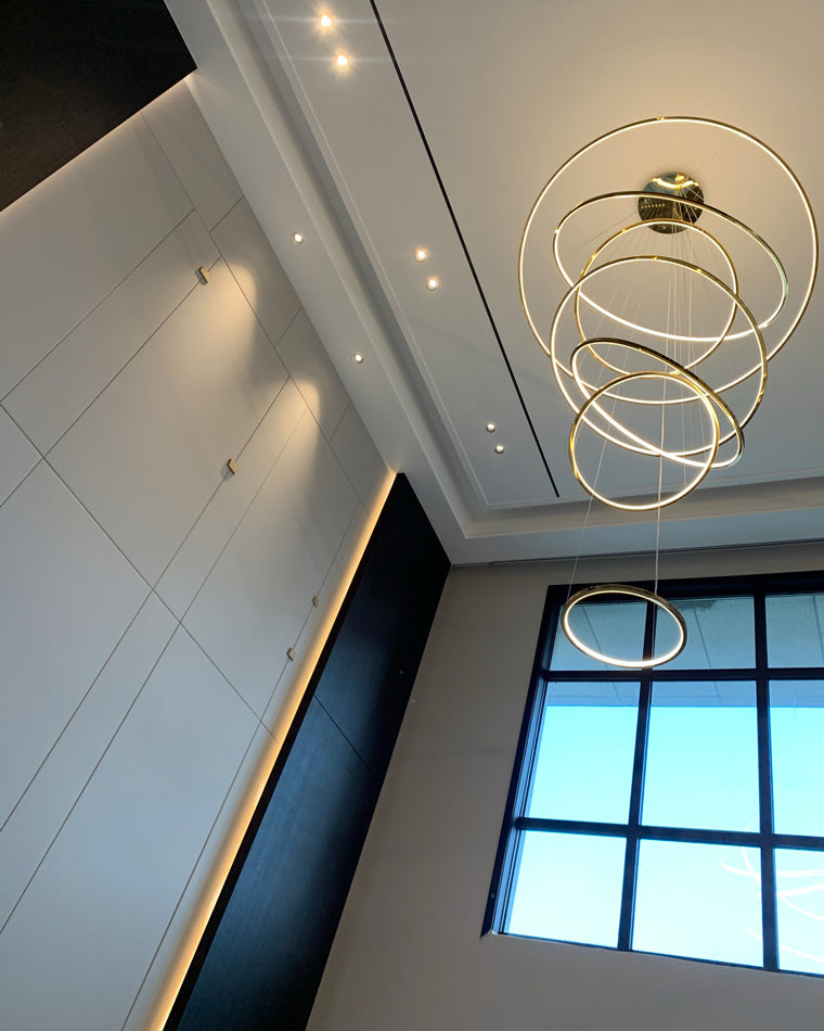 WOMO Großer, gestufter LED-Foyer-Kronleuchter mit Ring-WM2160