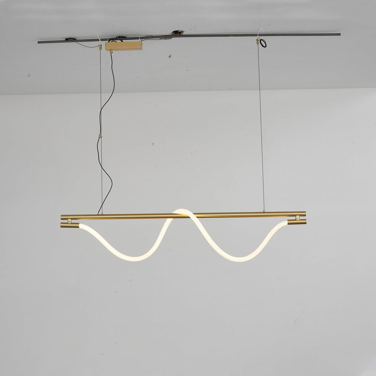 Lustre linéaire guidé par câble WOMO-WM2742