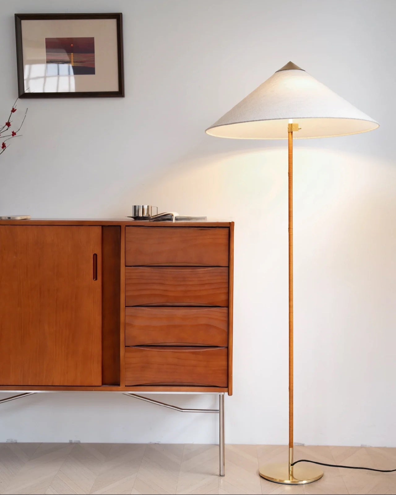 WOMO Kegel-Stehlampe aus Rattan und Stoff - WM7095