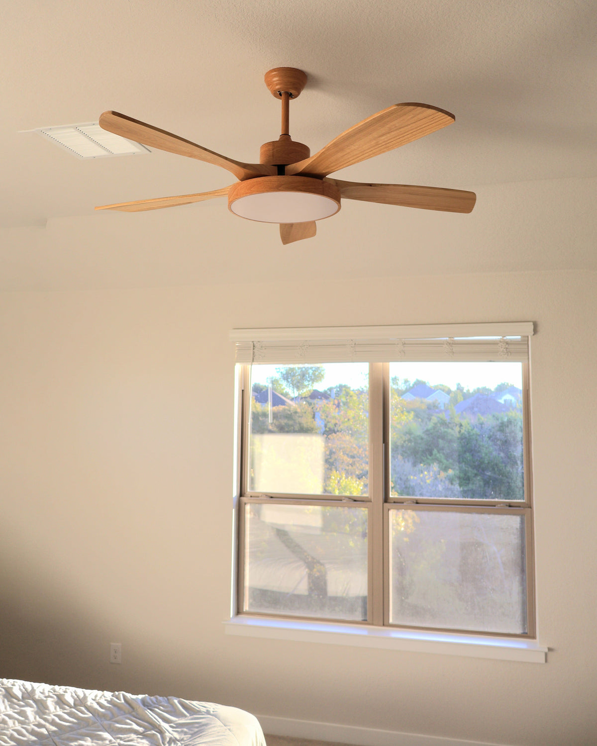 WOMO Scandi Ventilateur de plafond réversible avec lumière WM5002
