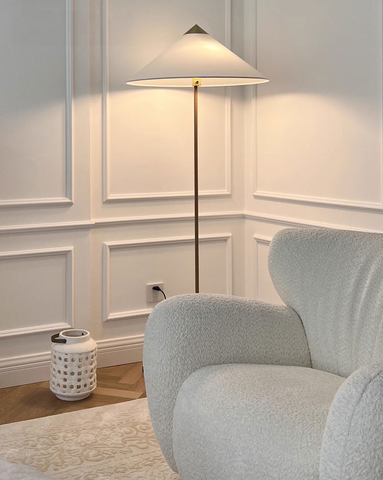 WOMO Kegel-Stehlampe aus Rattan und Stoff - WM7095