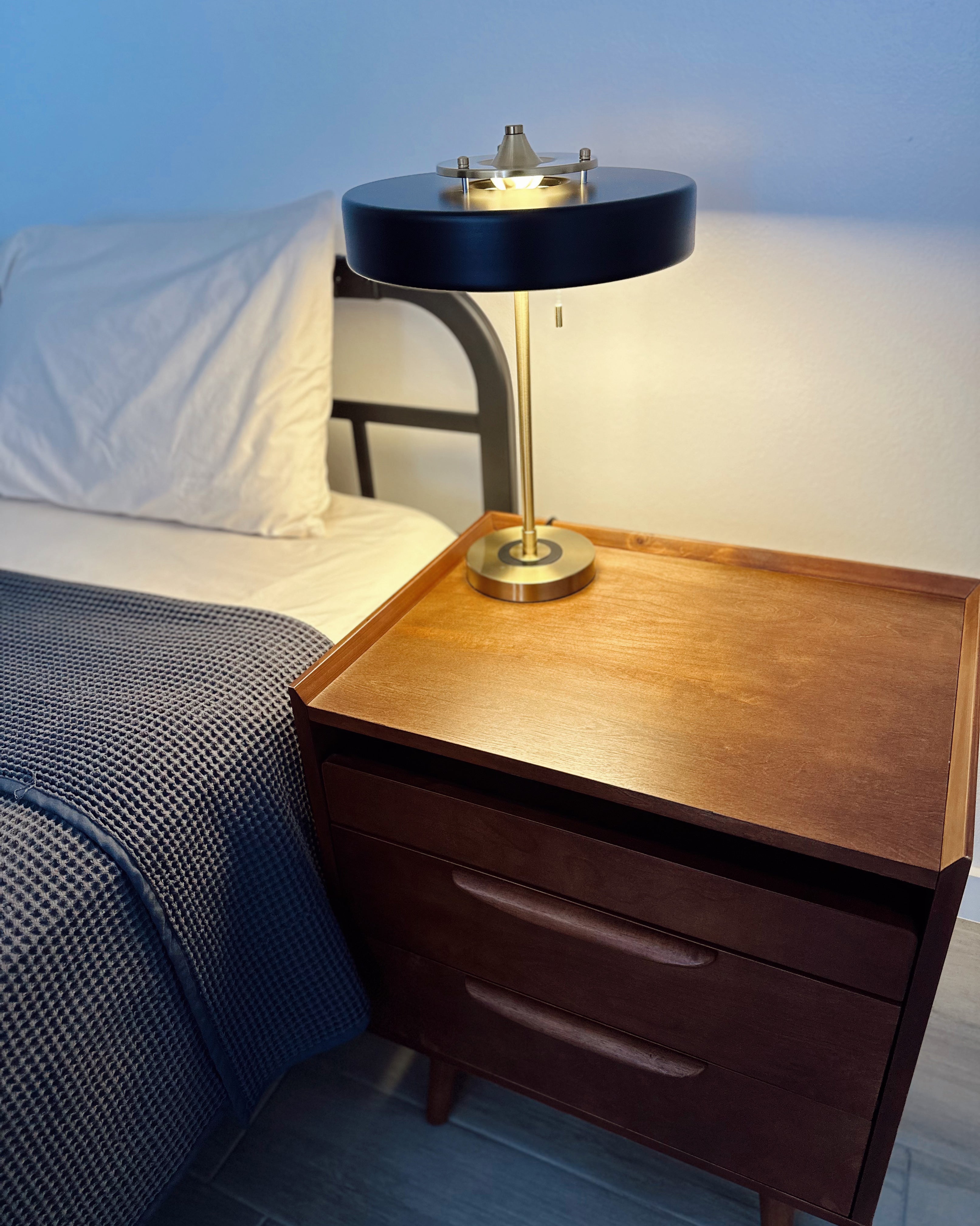 WOMO Mid-Century Runde Tischlampe mit Zugkette-WM8009