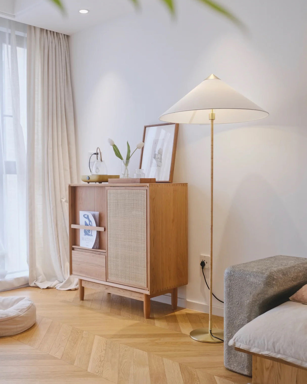 WOMO Kegel-Stehlampe aus Rattan und Stoff - WM7095